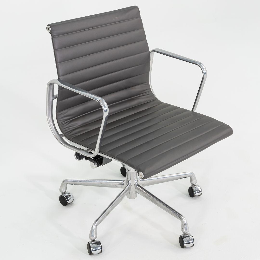 2010s Herman Miller Eames Aluminum Management Desk Chair in Dark Grey 1x Avail For Sale 4