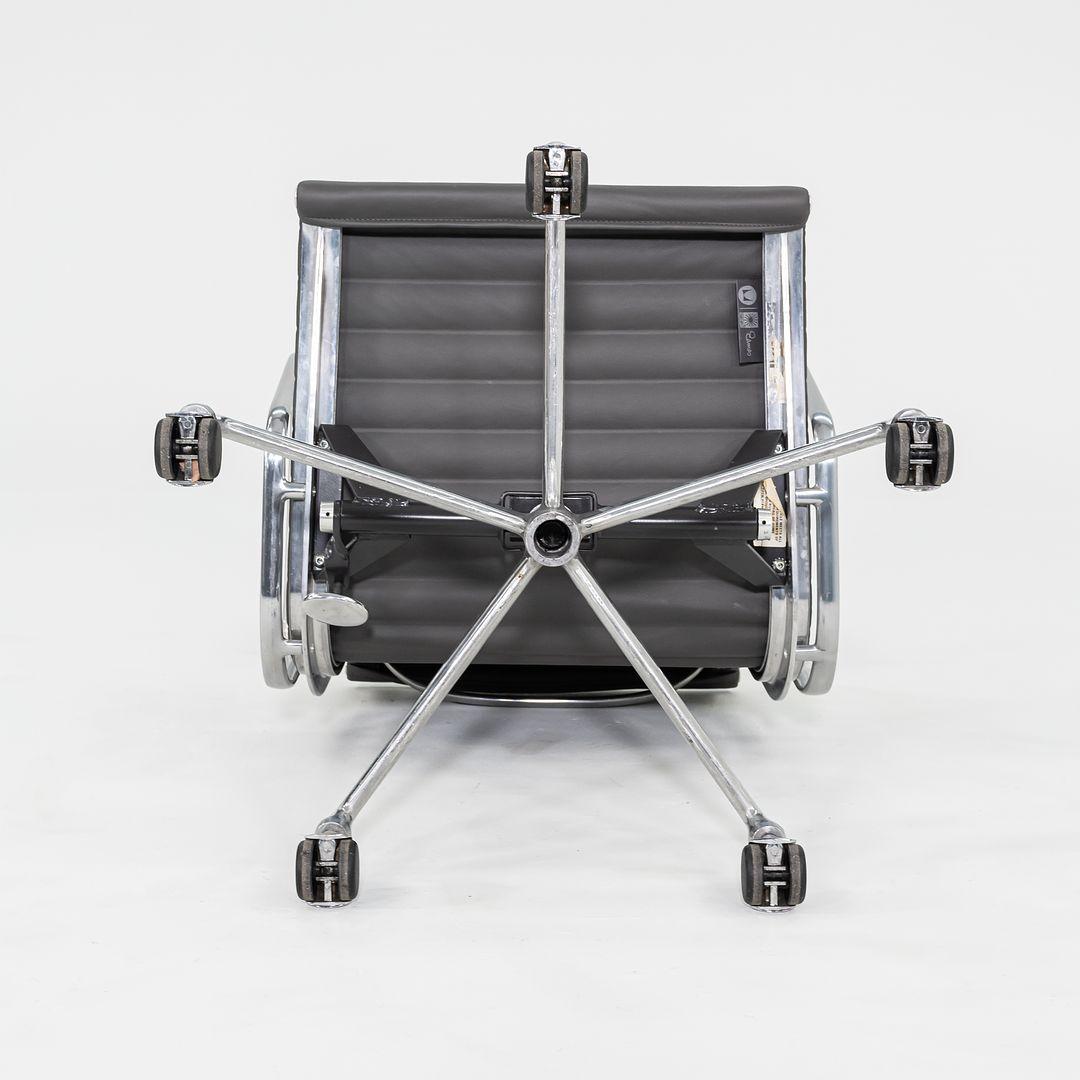 2010s Herman Miller Eames Aluminum Management Desk Chair in Dark Grey 1x Avail For Sale 3