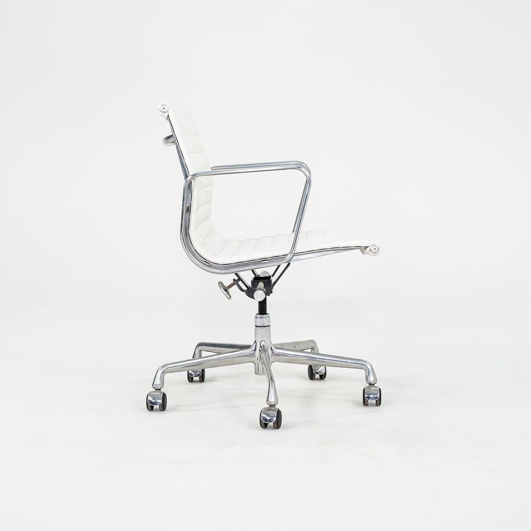 2010s Herman Miller Eames Aluminum Management Desk Chair Light White Naugahyde For Sale 2