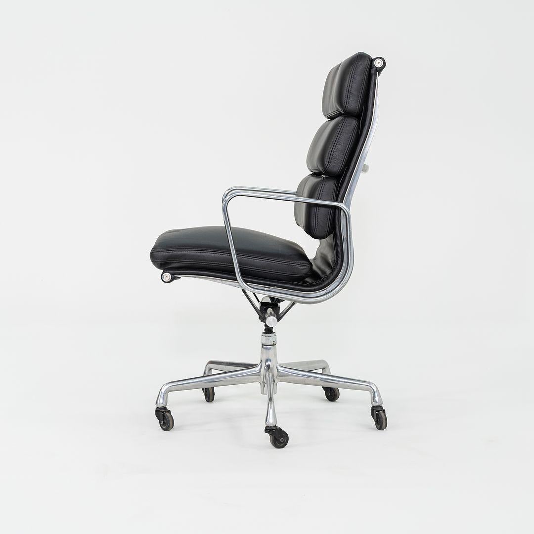 XXI secolo e contemporaneo Herman Miller 2010s Eames Soft Pad Executive Desk Chair Black w/ Adjustable Base in vendita