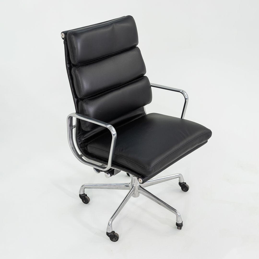 Alluminio Herman Miller 2010s Eames Soft Pad Executive Desk Chair Black w/ Adjustable Base in vendita