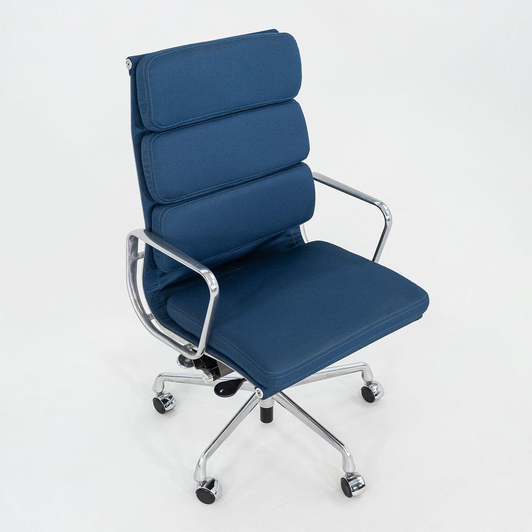 Sedia da scrivania direzionale Herman Miller Soft Pad degli anni 2010 in Fabrice Blu in vendita 5
