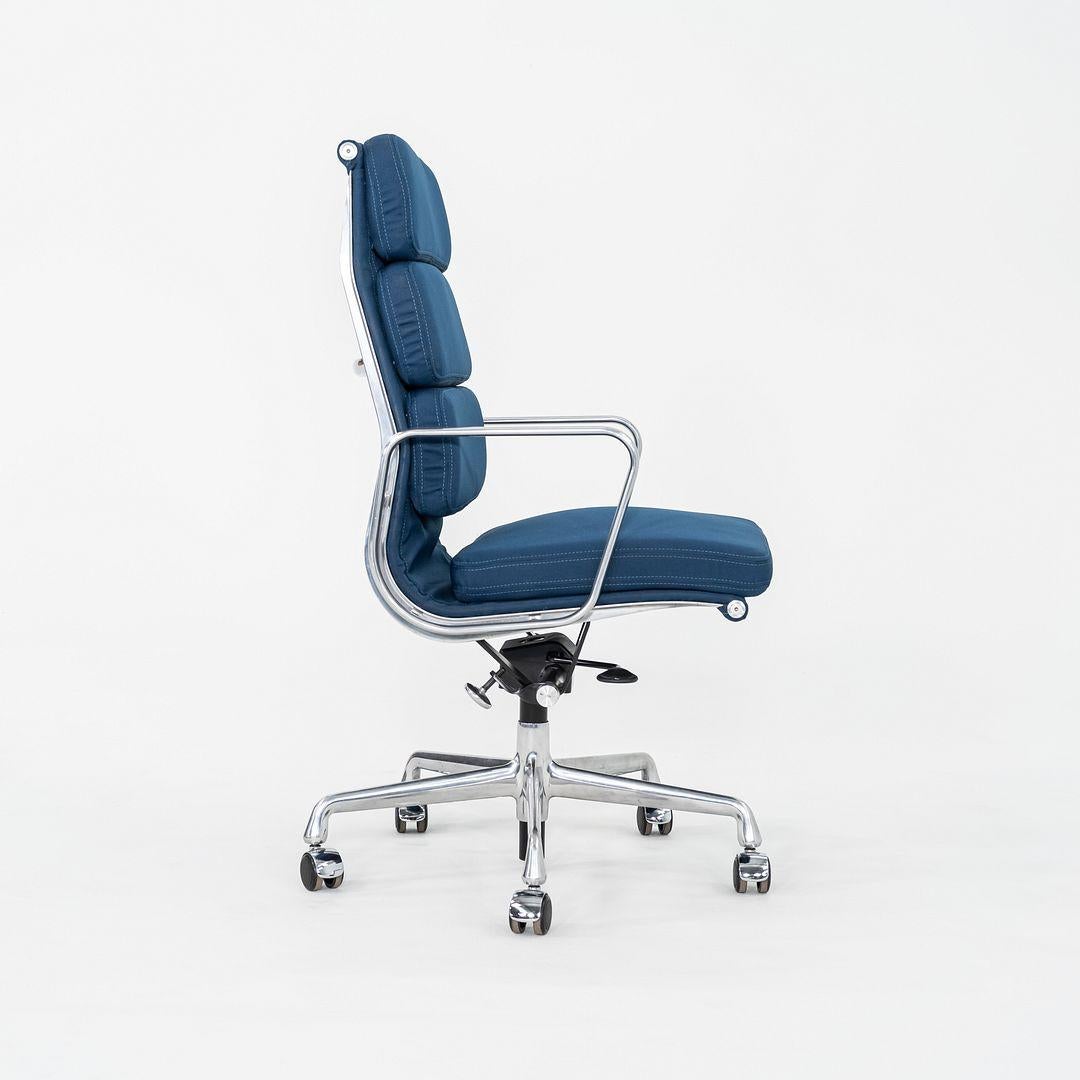 Alluminio Sedia da scrivania direzionale Herman Miller Soft Pad degli anni 2010 in Fabrice Blu in vendita