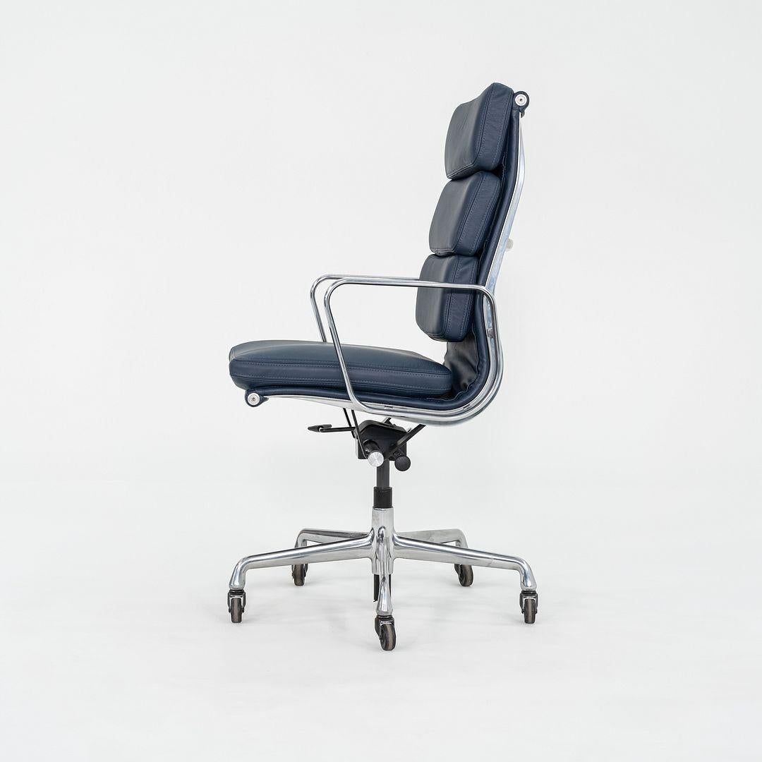 2010er Herman Miller Eames Soft Pad Schreibtischstuhl in blauem Leder (21. Jahrhundert und zeitgenössisch) im Angebot