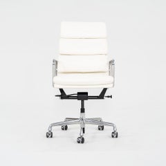 2010s Herman Miller Eames Soft Pad Executive Desk Chair en cuir ivoire