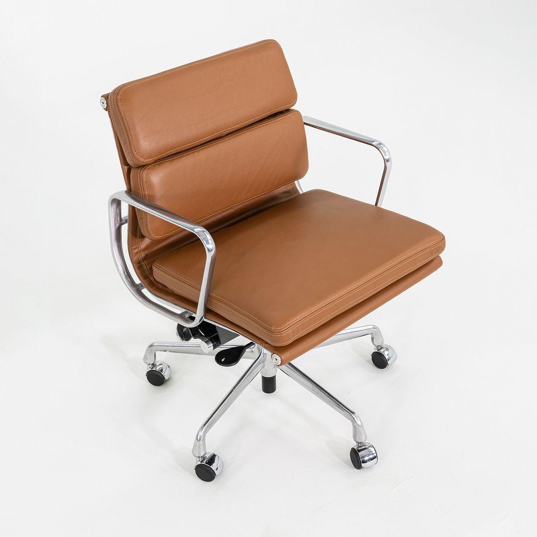 2010er Herman Miller Eames Soft Pad Management Schreibtischstuhl in Cognac Leder (Moderne) im Angebot