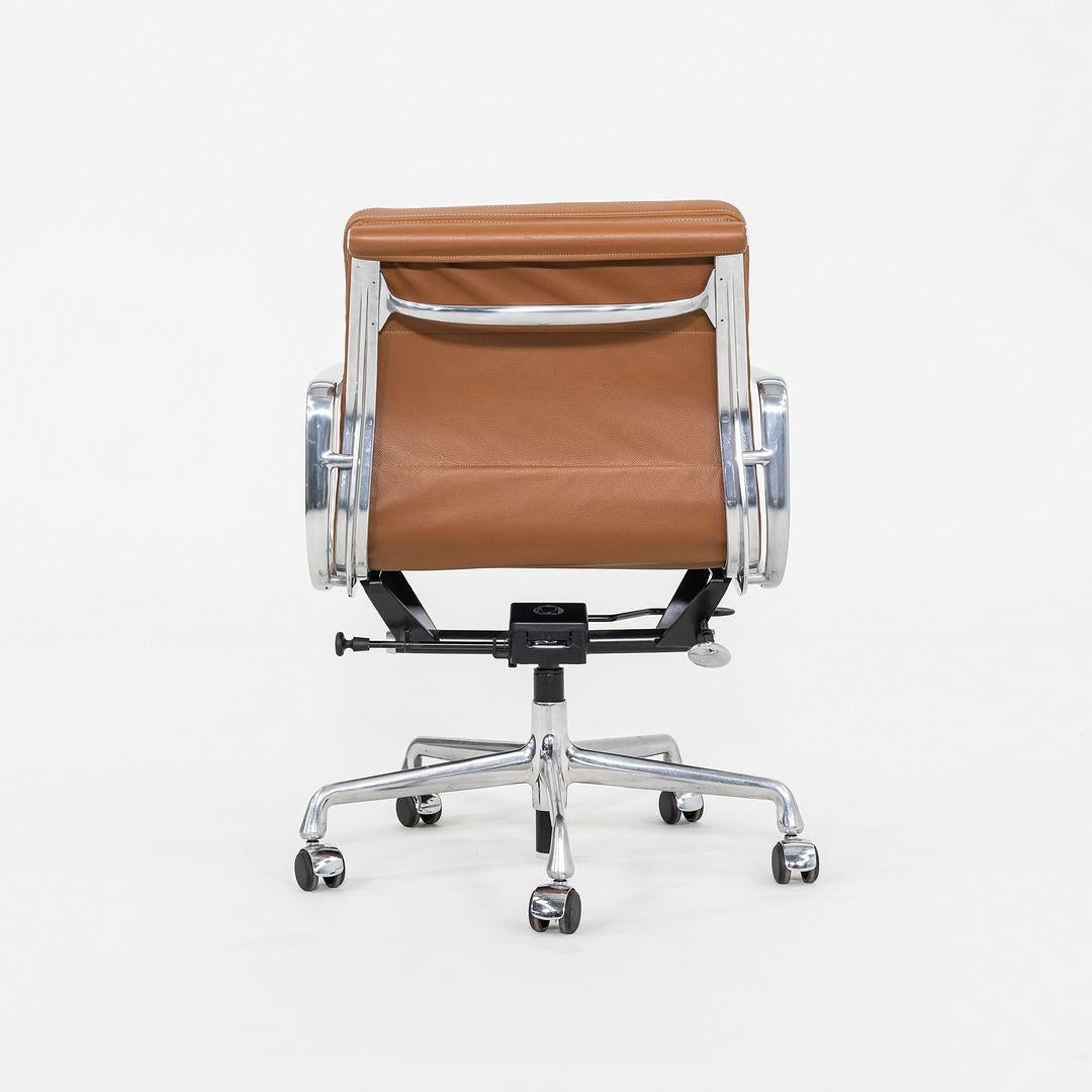 2010er Herman Miller Eames Soft Pad Management Schreibtischstuhl in Cognac Leder (amerikanisch) im Angebot