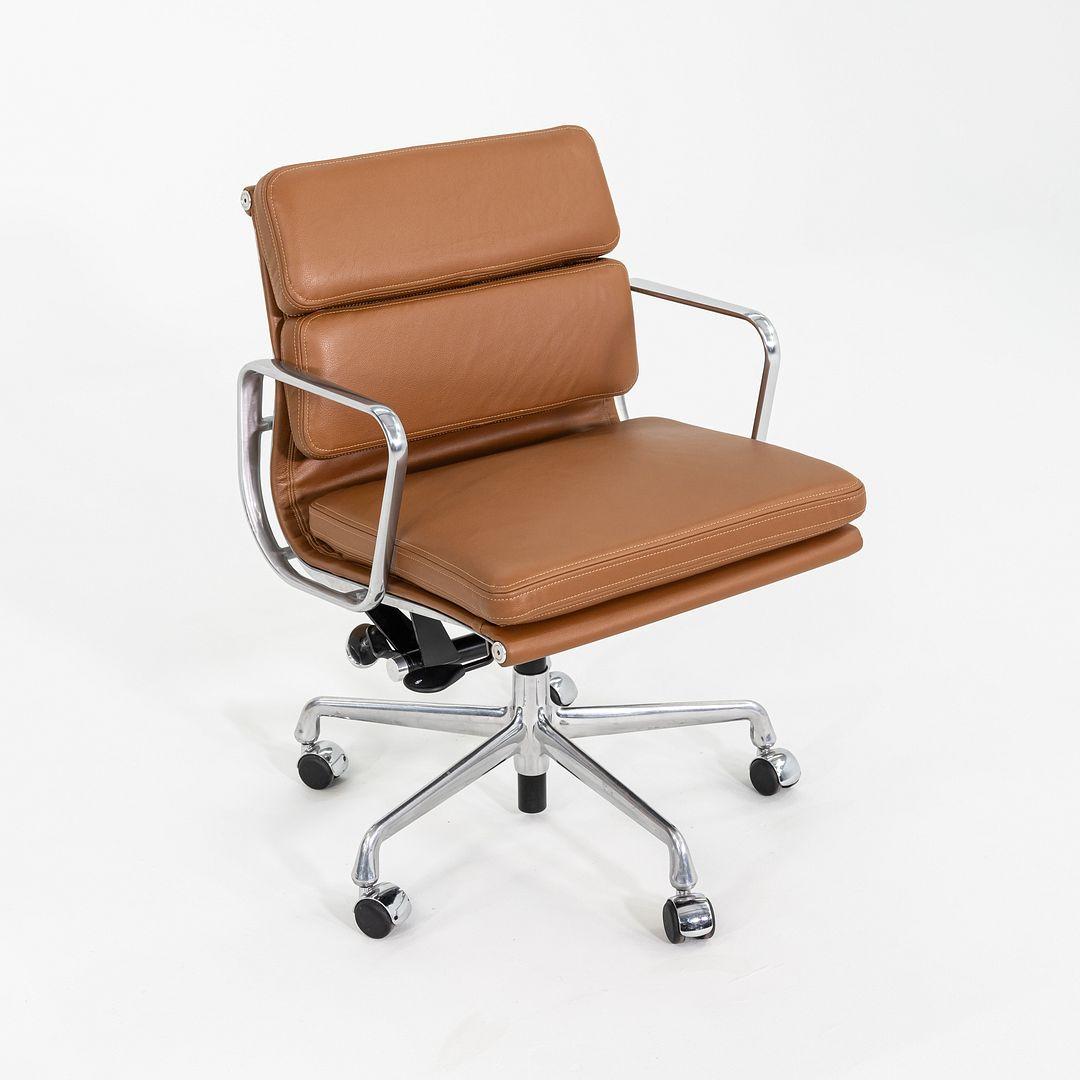 2010er Herman Miller Eames Soft Pad Management Schreibtischstuhl in Cognac Leder im Angebot 2