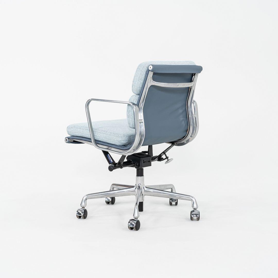 Silla de escritorio Eames Soft Pad Management de Herman Miller de 2010 en tela y piel en venta 3