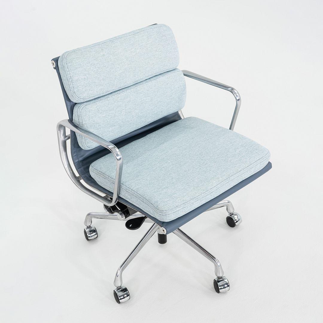 Silla de escritorio Eames Soft Pad Management de Herman Miller de 2010 en tela y piel en venta 5