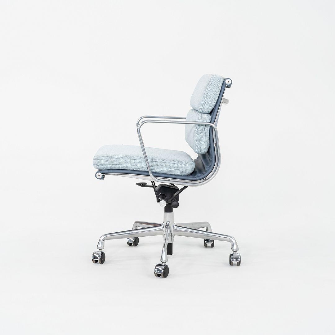 Silla de escritorio Eames Soft Pad Management de Herman Miller de 2010 en tela y piel Moderno en venta
