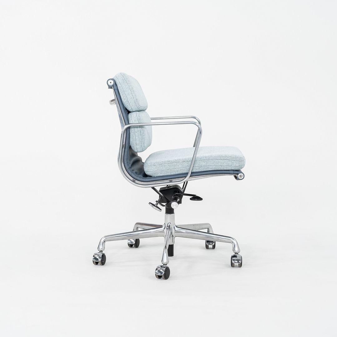 Silla de escritorio Eames Soft Pad Management de Herman Miller de 2010 en tela y piel Aluminio en venta