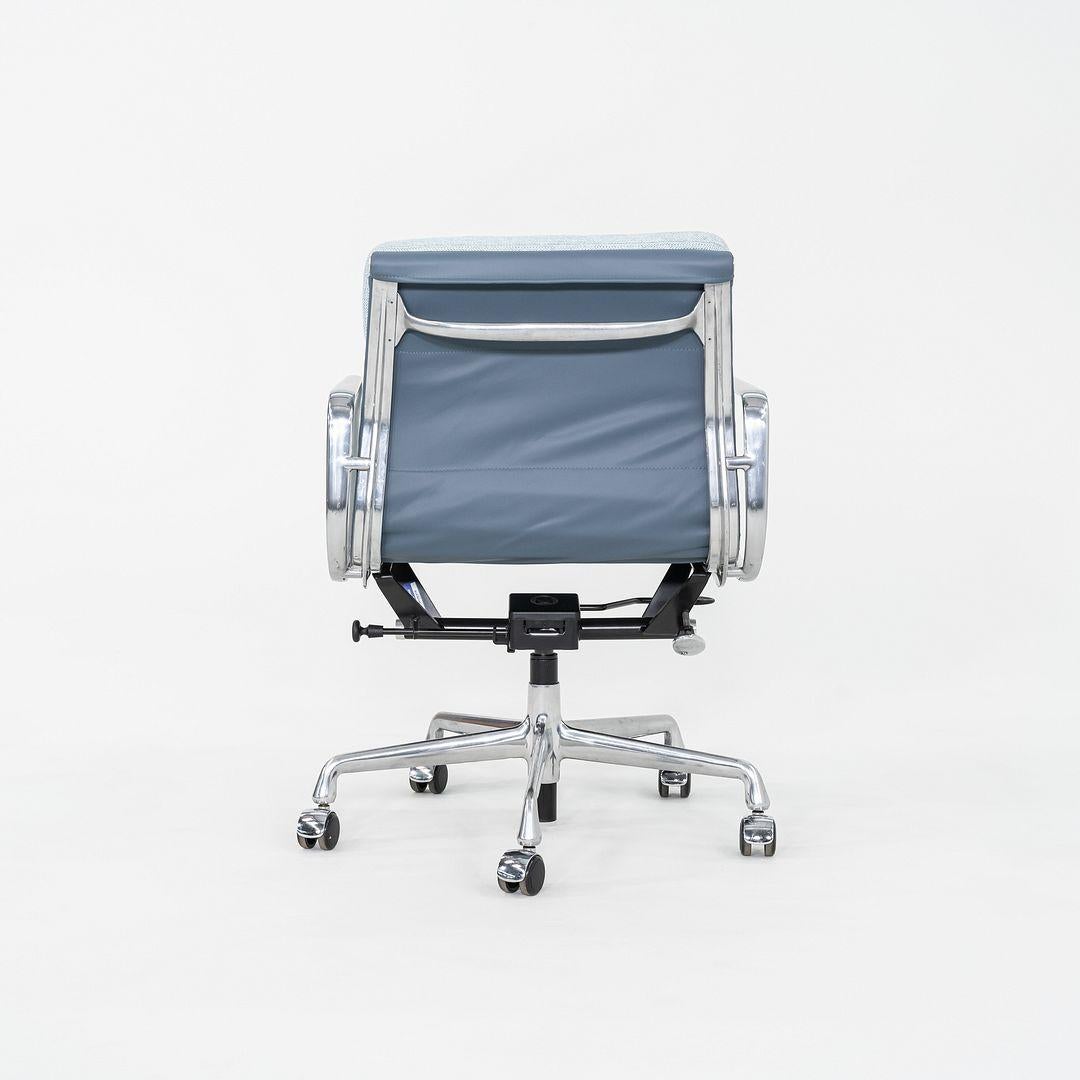 Silla de escritorio Eames Soft Pad Management de Herman Miller de 2010 en tela y piel en venta 2