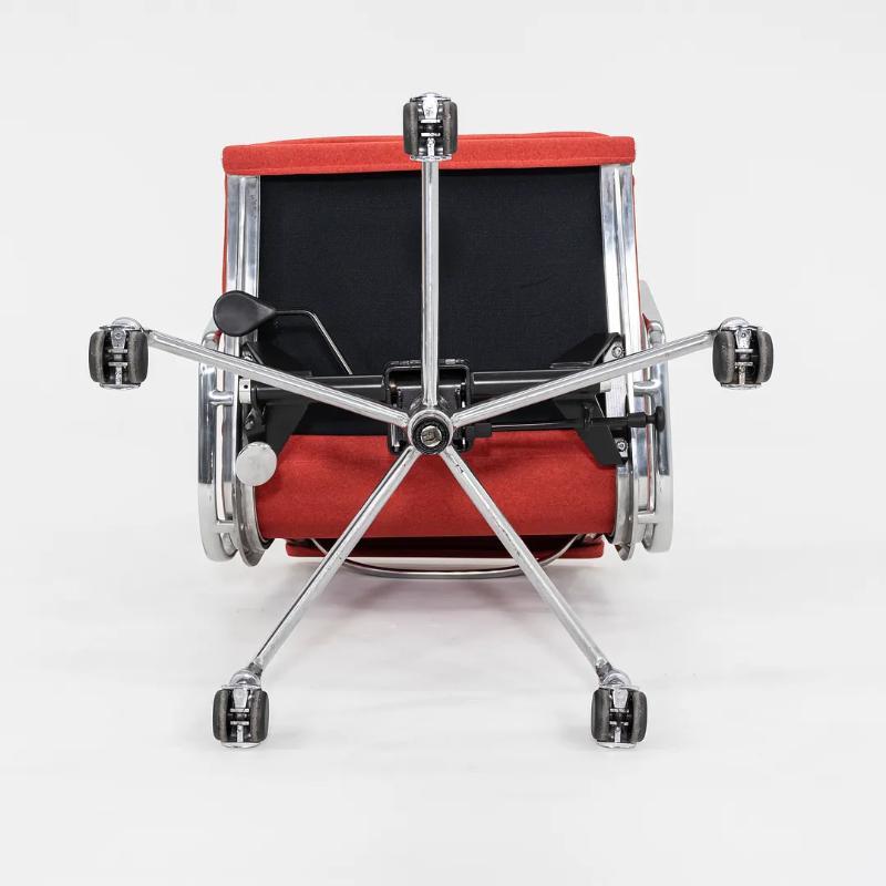 2010er Herman Miller Eames Soft Pad Management-Schreibtischstuhl in Stoff mitneumatic im Angebot 5