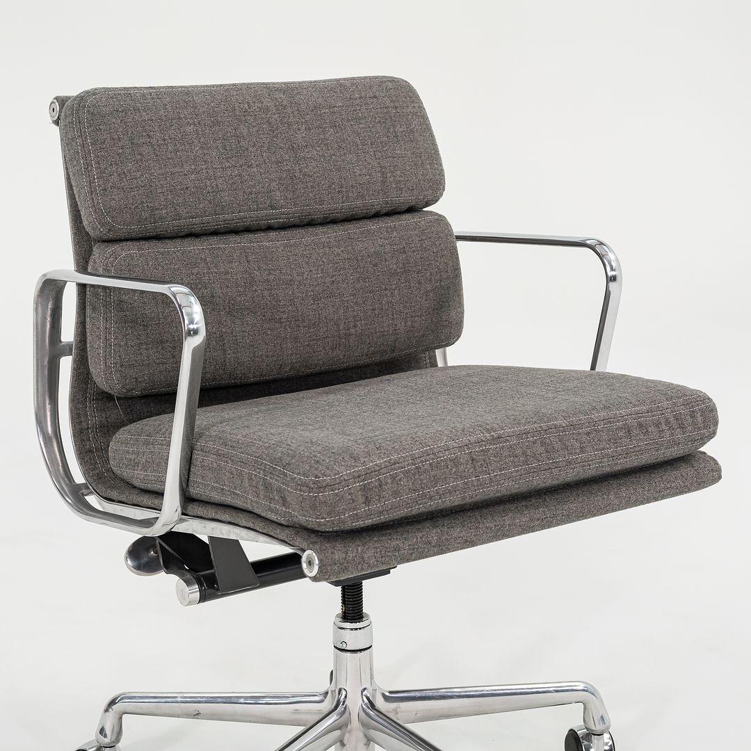 2010er Herman Miller Eames Soft Pad Management-Schreibtischstuhl mit grauem Stoff im Angebot 4