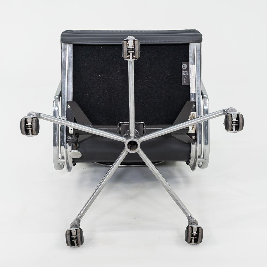2010er Herman Miller Eames Soft Pad Management-Schreibtischstuhl in Grau mit handgefertigtem Untergestell im Angebot 4