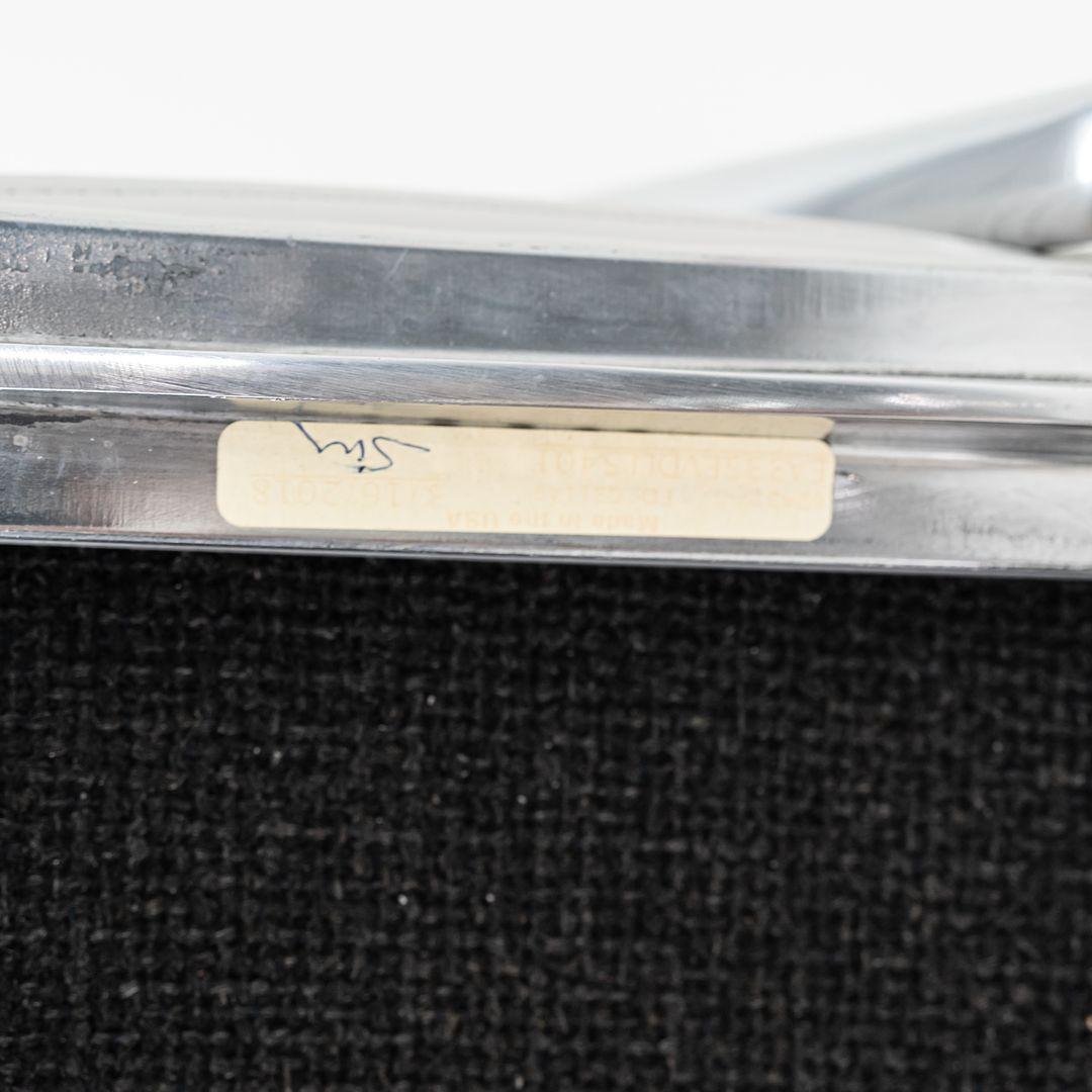 2010er Herman Miller Eames Soft Pad Management-Schreibtischstuhl in Hellgrau, 1x Avail im Angebot 2