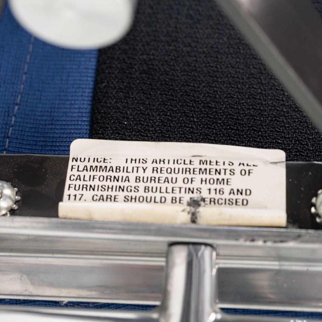 Sedie da scrivania Herman Miller Eames Soft Pad Management del 2010 in tessuto blu in vendita 4