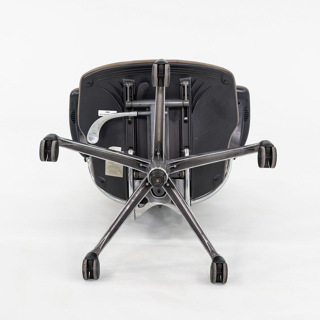 Sedia da scrivania direzionale Freedom di Humanscale del 2010 in pelle e alluminio lucido in vendita 2
