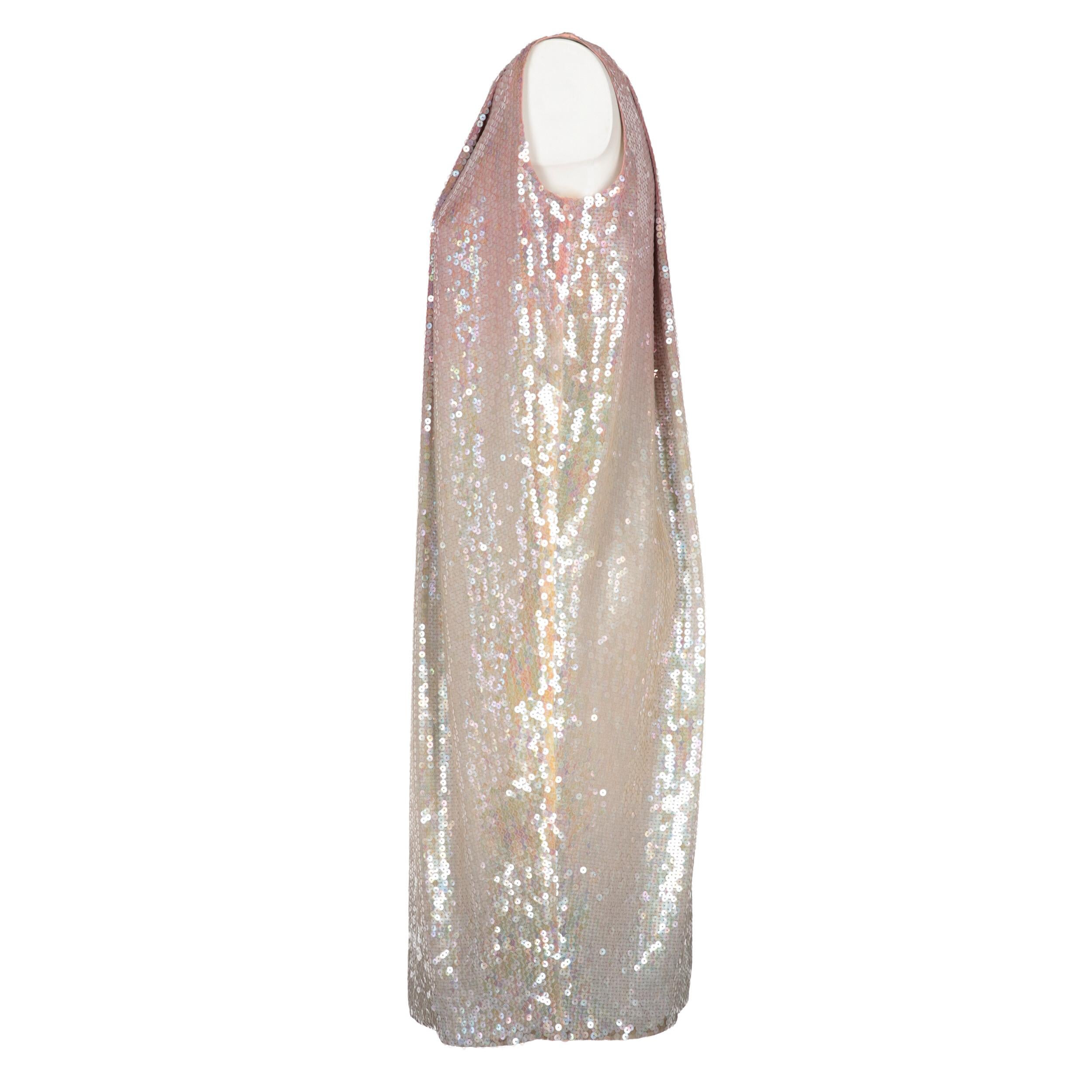 Jil Sander silk sleeveless dress in shades of pink, ivory and light grey, fully sequined. Round neck model, with wide front pleat.
Item shows light signs of wear on threads and sequins, as shown in the pictures.

Year: 2017
Size: 34 EU

Flat
