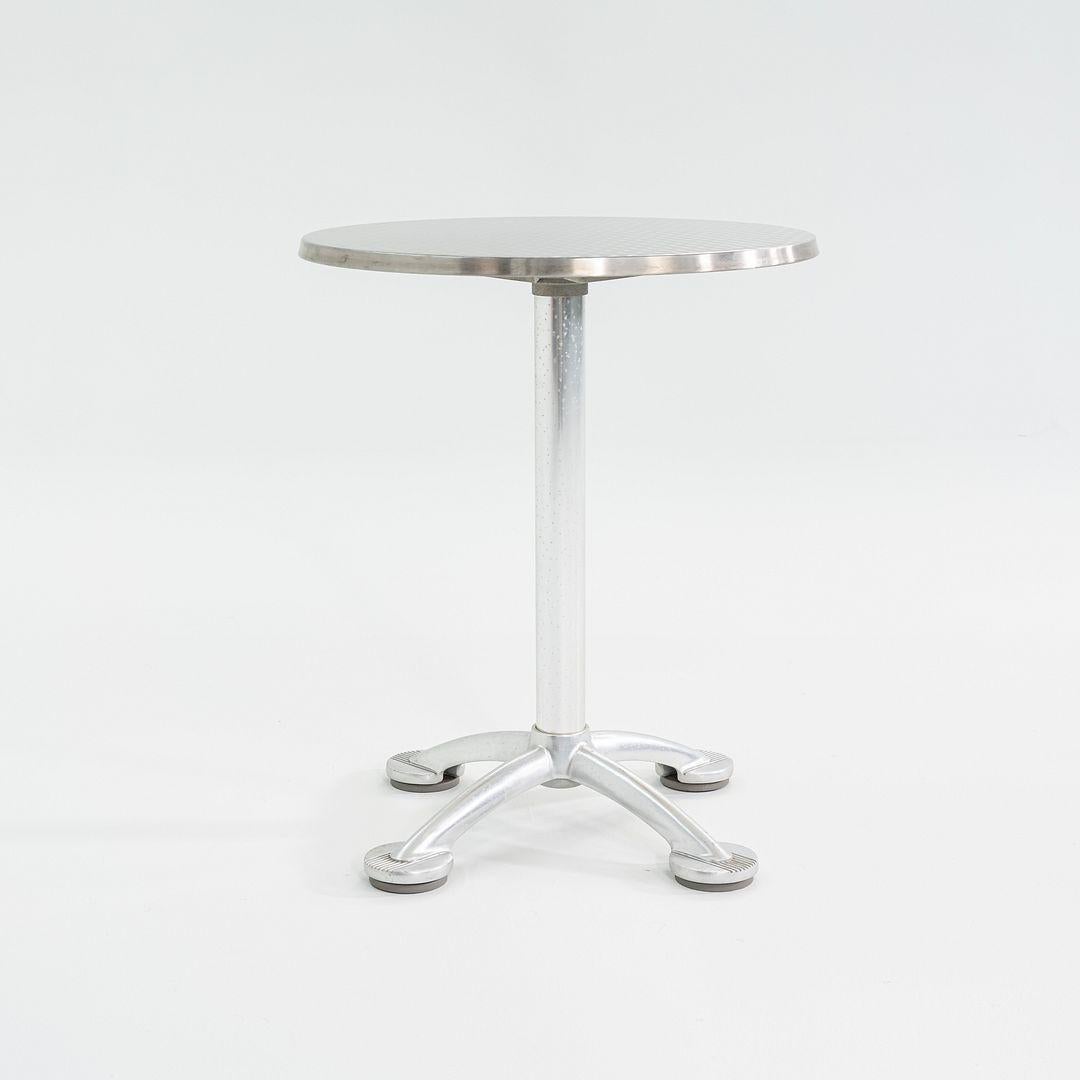 Moderne 2010s Jorge Pensi for Knoll & AMAT3 Table de café / salle à manger en aluminium 23 pouces en vente