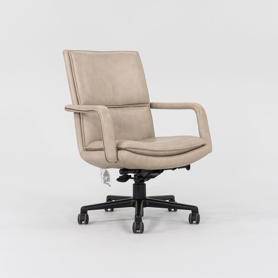 2010er Keilhauer Elite 597 Schreibtischstuhl aus ecrufarbenem gestepptem Leder mitneutem Untergestell (Kanadisch) im Angebot