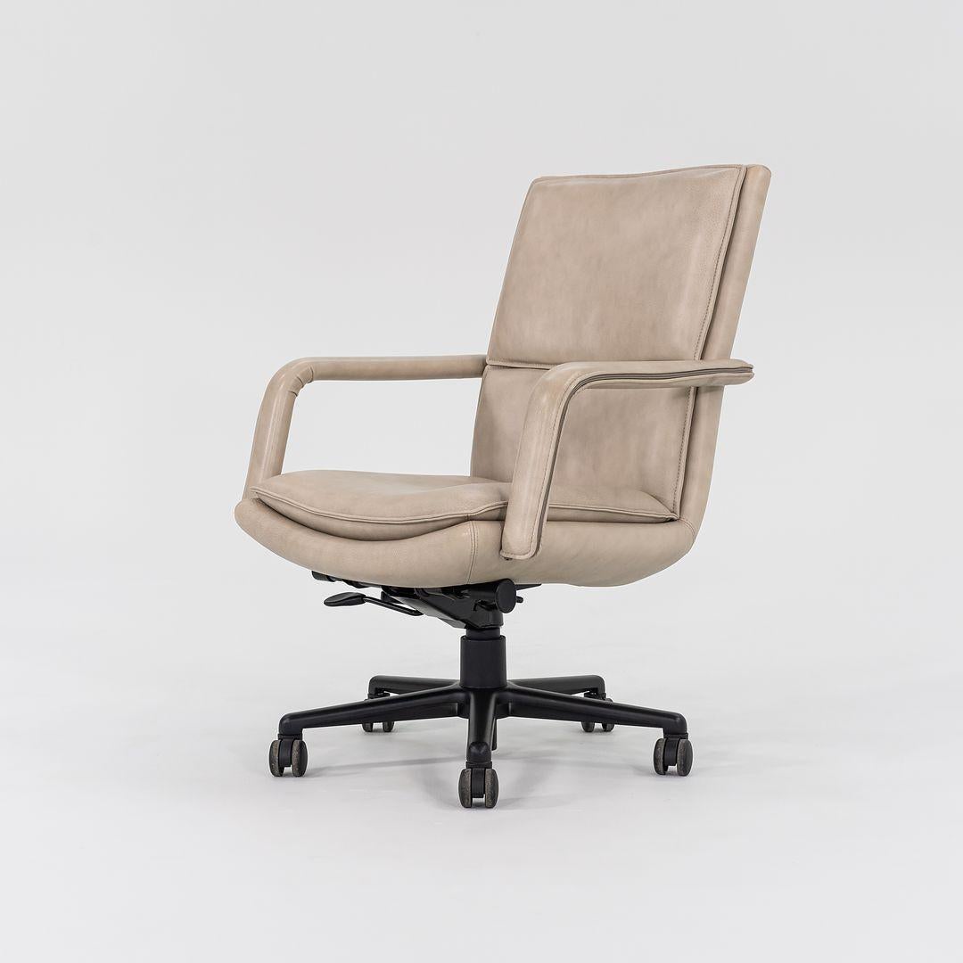 2010er Keilhauer Elite 597 Schreibtischstuhl aus ecrufarbenem gestepptem Leder mitneutem Untergestell im Zustand „Gut“ im Angebot in Philadelphia, PA