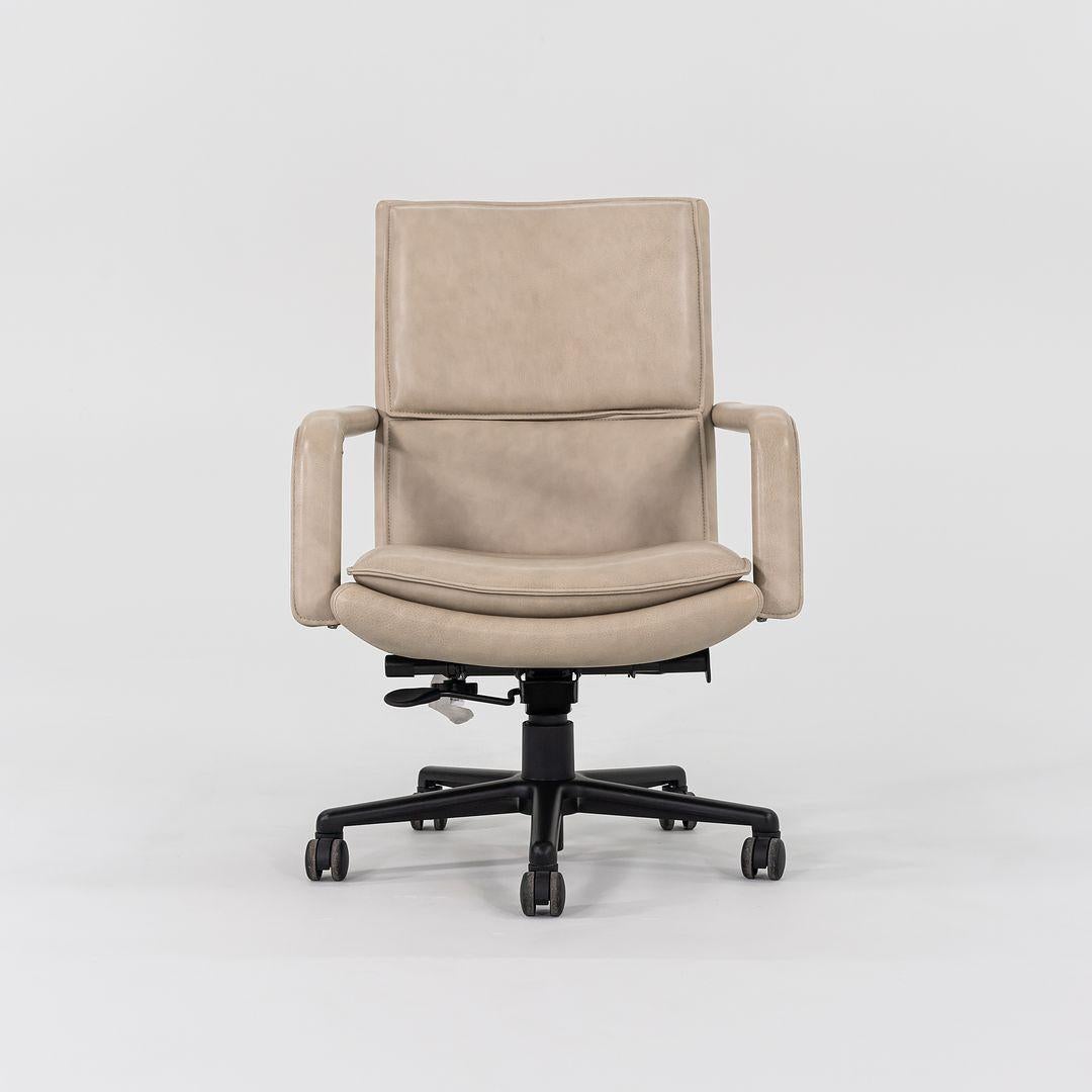2010er Keilhauer Elite 597 Schreibtischstuhl aus ecrufarbenem gestepptem Leder mitneutem Untergestell im Angebot 2