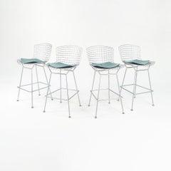 2010s Knoll Bertoia Bar Stools in Satin Chrome with Blue Seats (Tabourets de bar en chrome satiné avec sièges bleus)