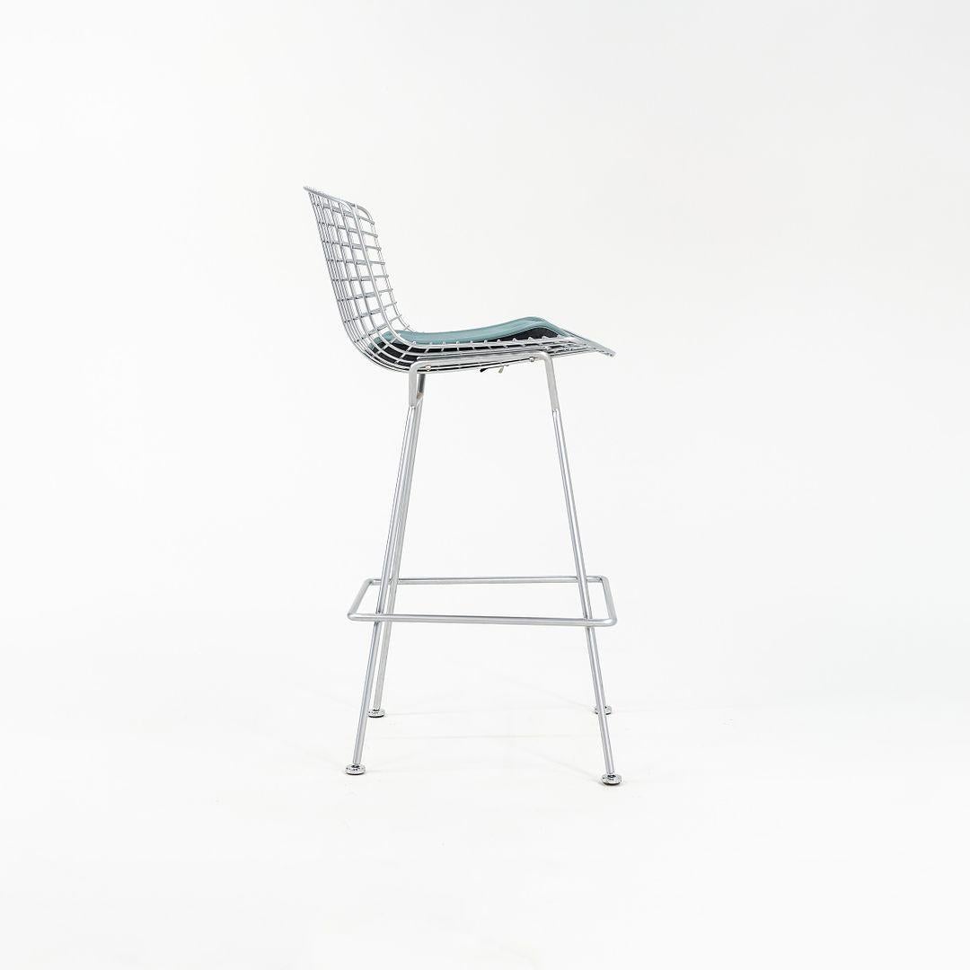 2010s Knoll Bertoia Bar Stools in Satin Chrome with Blue Seats (Tabourets de bar en chrome satiné avec sièges bleus) en vente 1