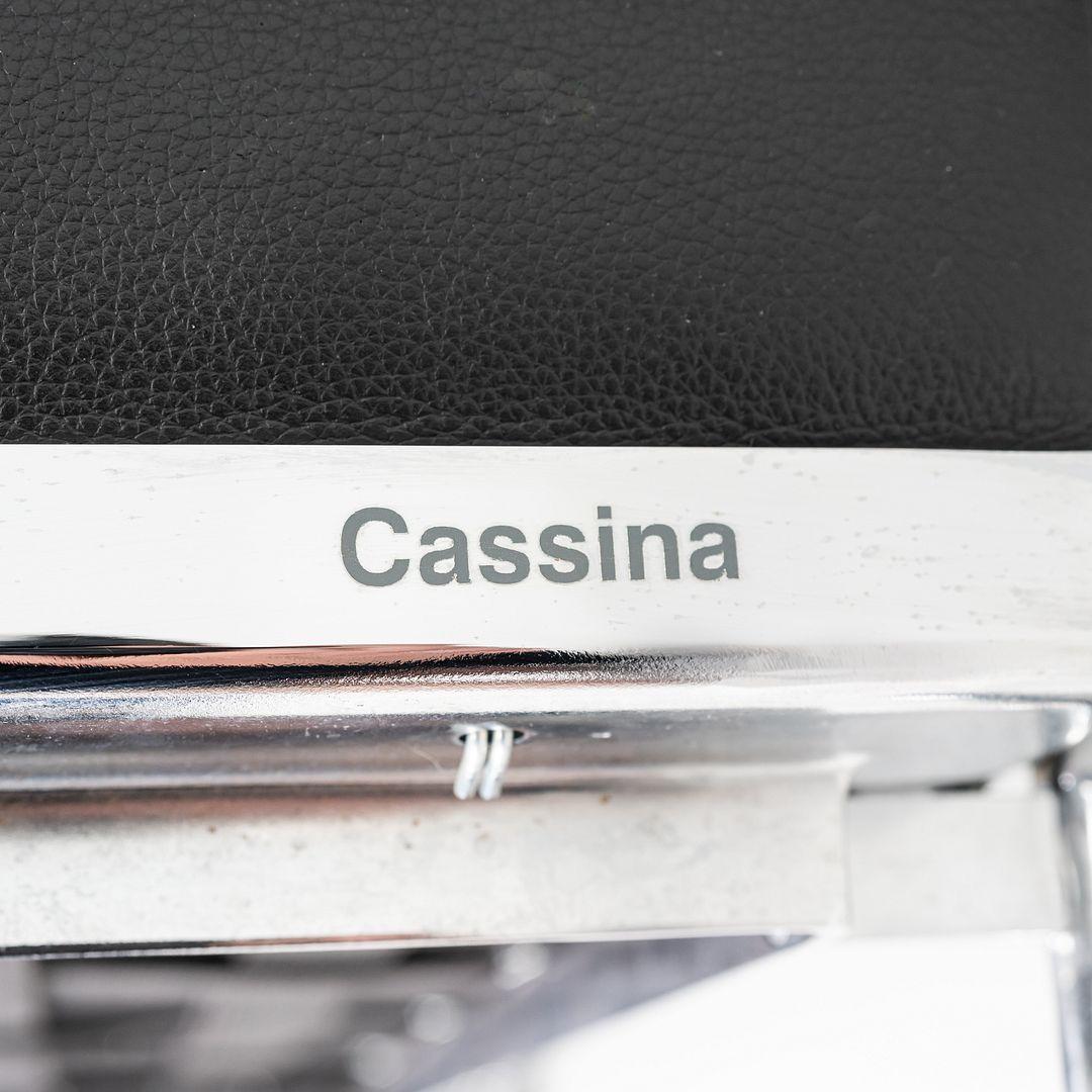 Ottomana Le Corbusier, Jeanneret, Perriand per Cassina LC2 in pelle nera, anni 2010 in vendita 4