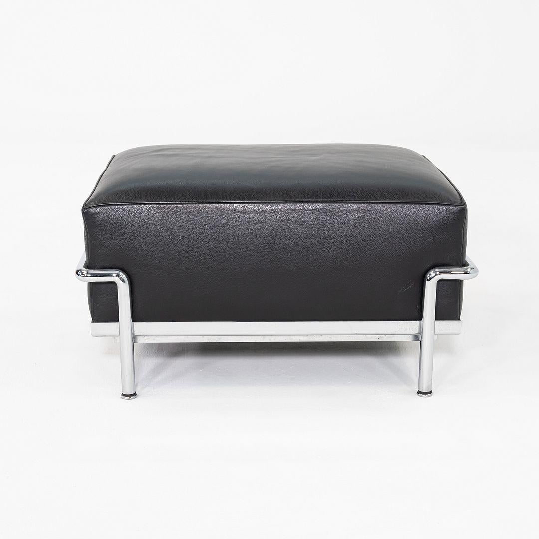 Moderno Ottomana Le Corbusier, Jeanneret, Perriand per Cassina LC2 in pelle nera, anni 2010 in vendita