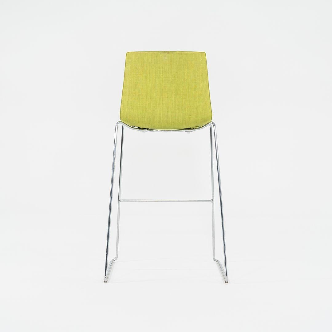 Américain 2010s Lievore Altherr Molina Arper Tabouret de bar 46 en tissu vert 3x Avail en vente