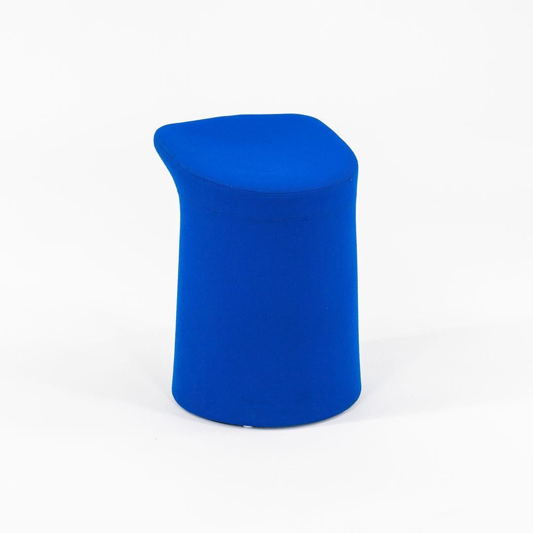 2010s Tabouret bas Lilla 2.0 en tissu bleu royal par Patrick Norguet pour Artifort Bon état - En vente à Philadelphia, PA