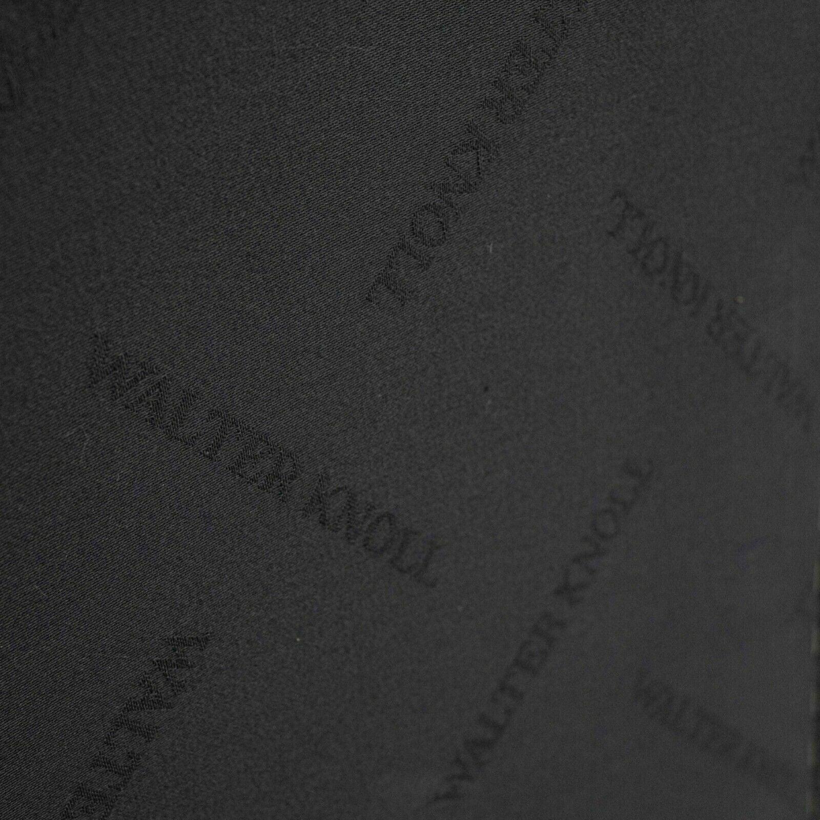 Zum Verkauf steht ein sehr seltener und ungewöhnlicher Walter Knoll 500 Stuhl in schwarzem Leder, entworfen von Lord Norman Foster, dem berühmten britischen Architekten. Walter-Knoll-Stücke sind in den USA außerordentlich schwer zu finden. Ein Grund
