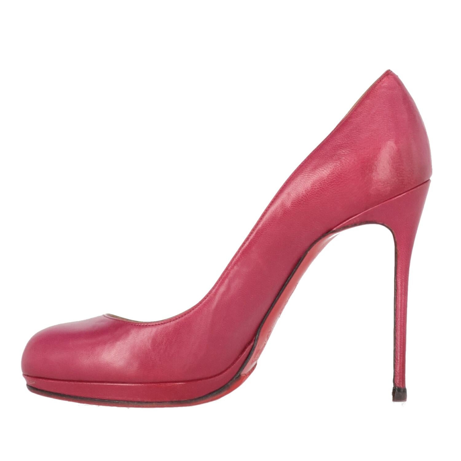 A.N.G.E.L.O. Vintage - Italy
Christian Louboutin in fuchsia leather. Model with round toe 11cm high spike heels. Iconic red sole and beige leather insole.

The item shows slight signs of wear on the leather, as shown in the pictures. 

Years: