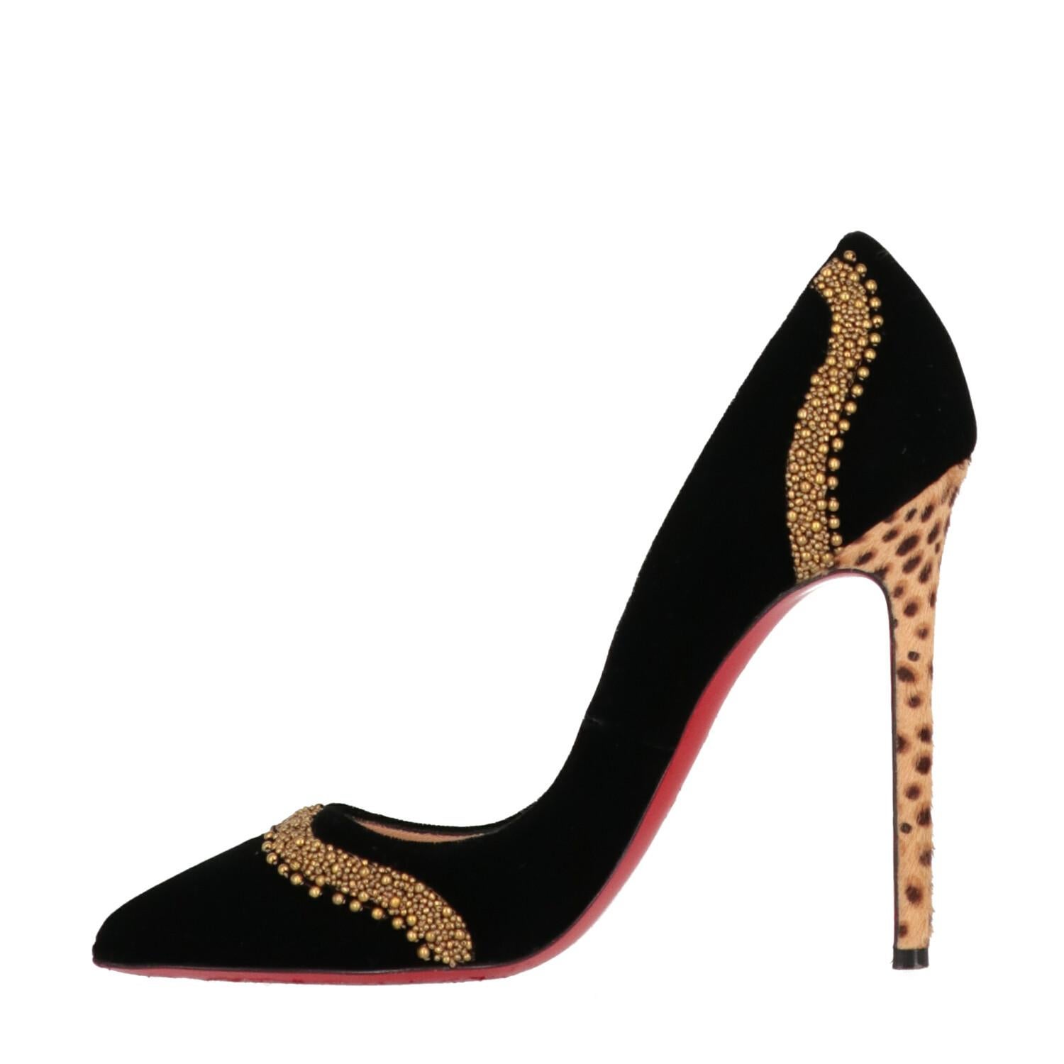 A.N.G.E.L.O. Vintage - Italy
Christian Louboutin black velvet pumps with gold-colored applied beads. Model with stiletto heel in spotted pony-effect calfskin. Iconic red sole and beige leather insole.

The item shows slight signs of wear, as shown