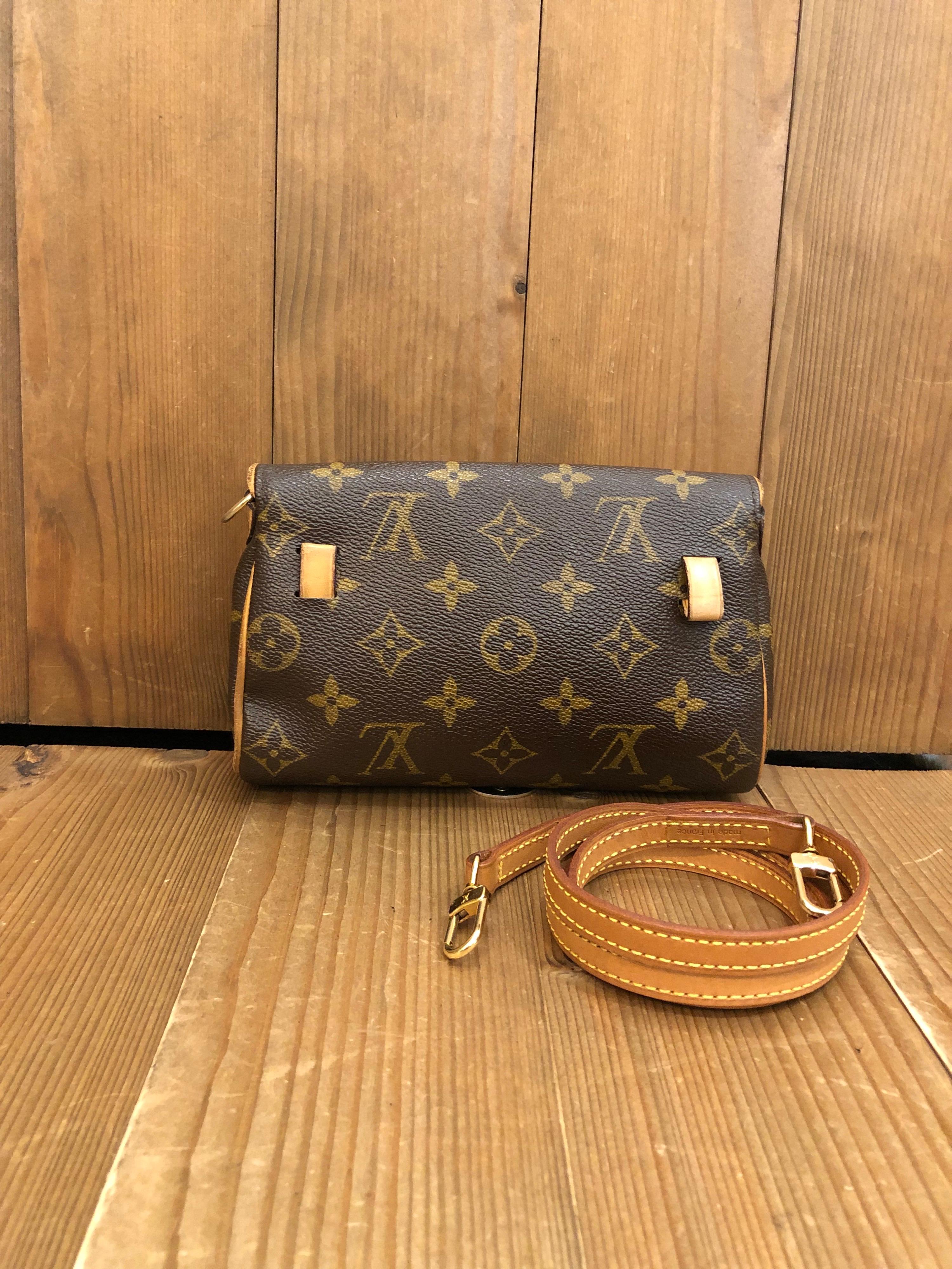 The Louis Vuitton Friendly is the perfect bag to carry all your small personal items around. This bag has belt loops on the back for a leather waist strap so that you can use it as a belt bag (Please note that this bag does not come with the waist
