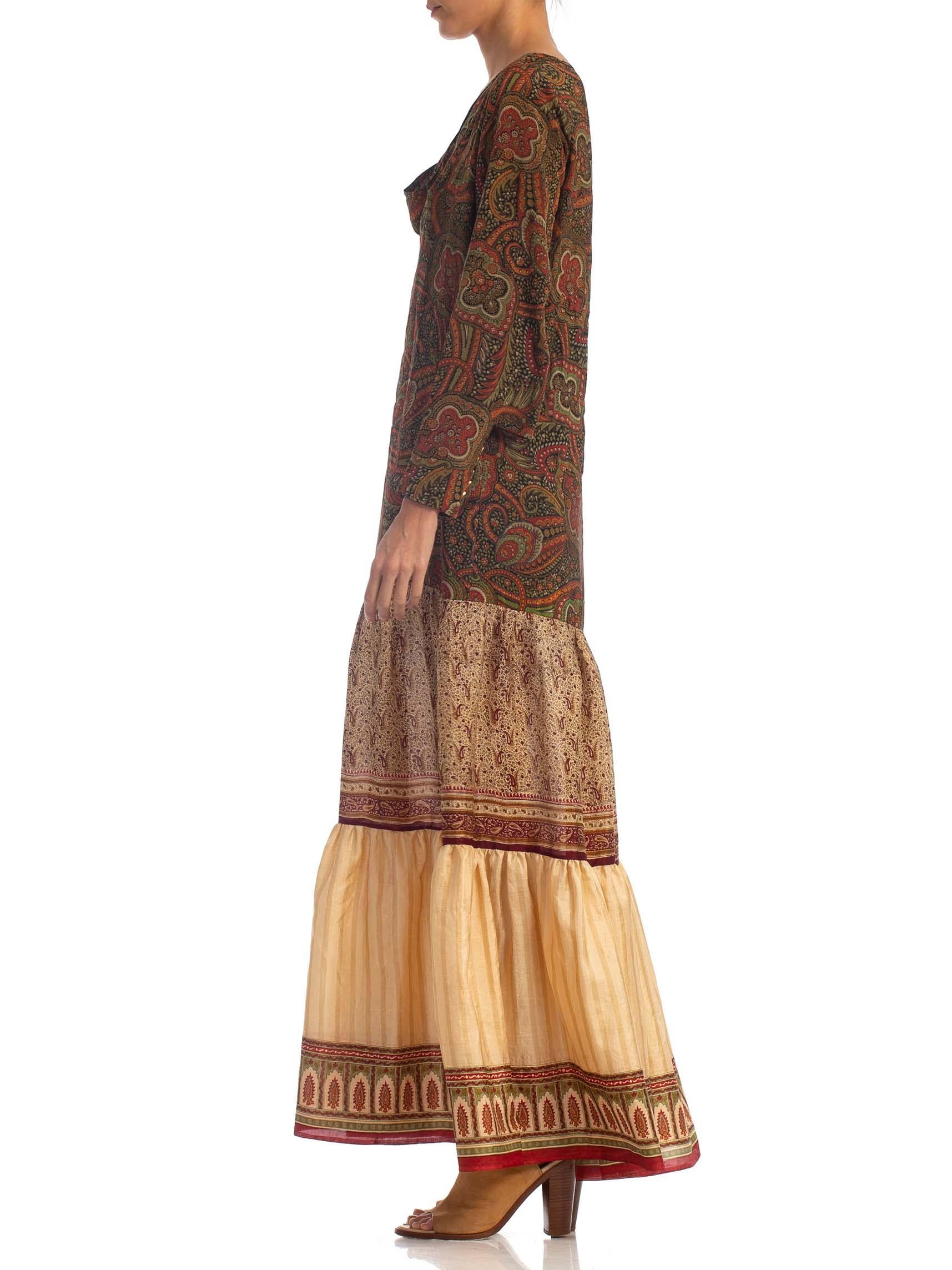 Marron COLLECTION MORPHEW Robe longue bohème à manches longues fabriquée à partir de tissus anciens des années 1920 et 1970  en vente
