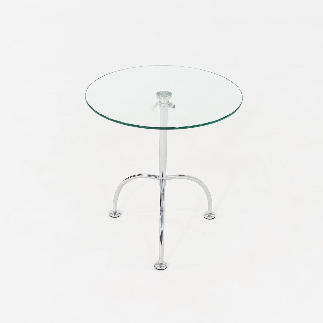 Moderne 2010s Pair of Chromed Steel and Glass Adjustable Side Tables en vente