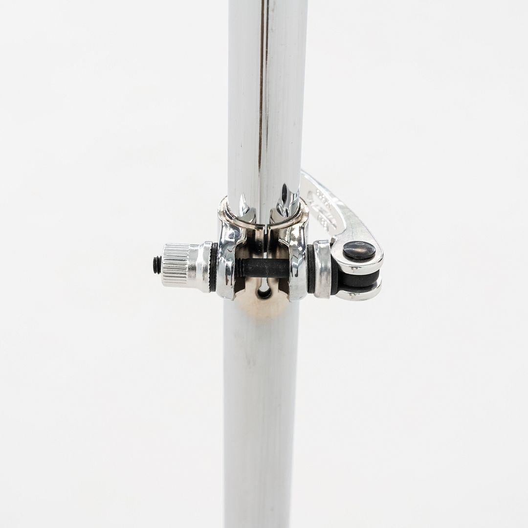 Acier 2010s Pair of Chromed Steel and Glass Adjustable Side Tables en vente