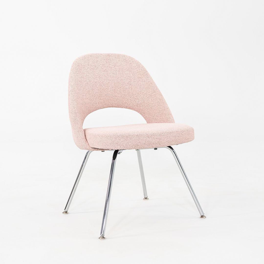 2010s Paire de chaises de salle à manger sans bras en tissu Eero Saarinen pour Knoll en vente 5