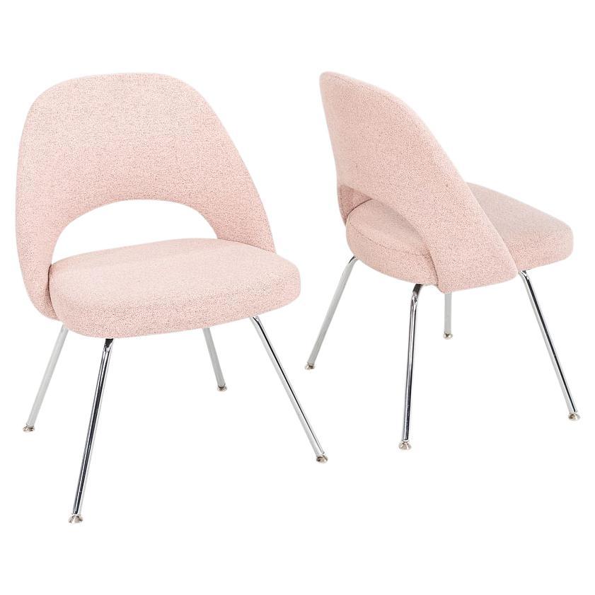 2010s Paire de chaises de salle à manger sans bras en tissu Eero Saarinen pour Knoll