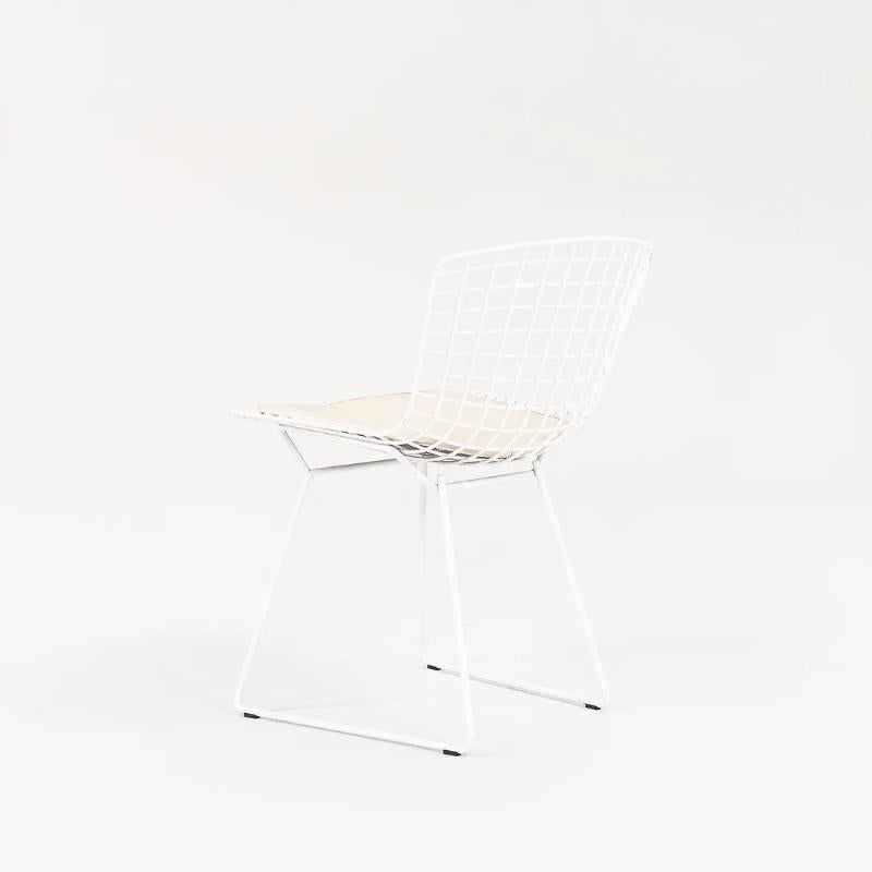 2010s Paire de chaises d'appoint Harry Bertoia pour Knoll en blanc Modèle 420c en vente 5