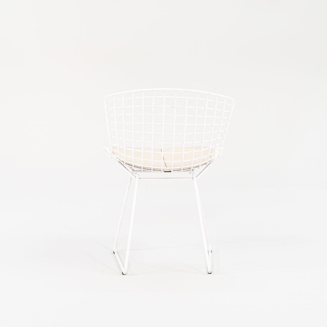 Moderne 2010s Paire de chaises d'appoint Harry Bertoia pour Knoll en blanc Modèle 420c en vente