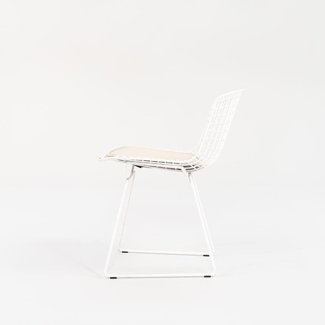 2010s Paire de chaises d'appoint Harry Bertoia pour Knoll en blanc Modèle 420c en vente 2