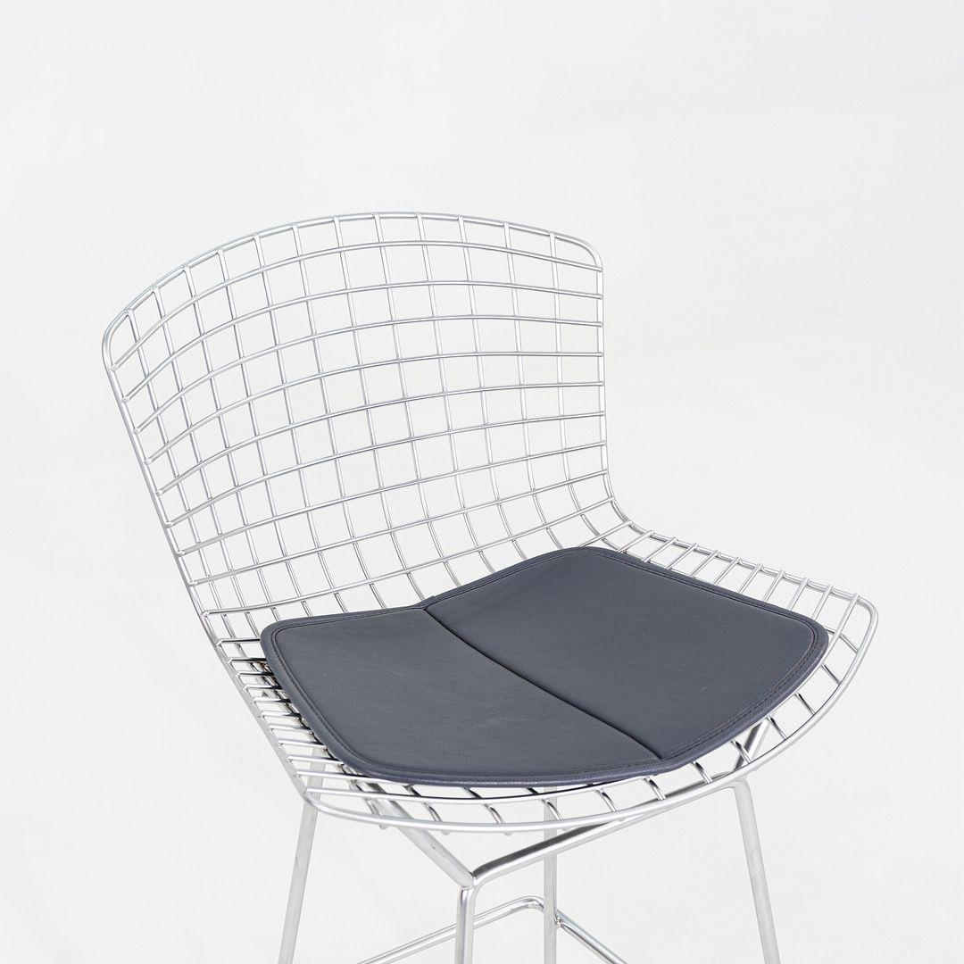 Paire de tabourets de bar en fil de fer Harry Bertoia des années 2010 avec coussins en cuir et cadres chromés en vente 3
