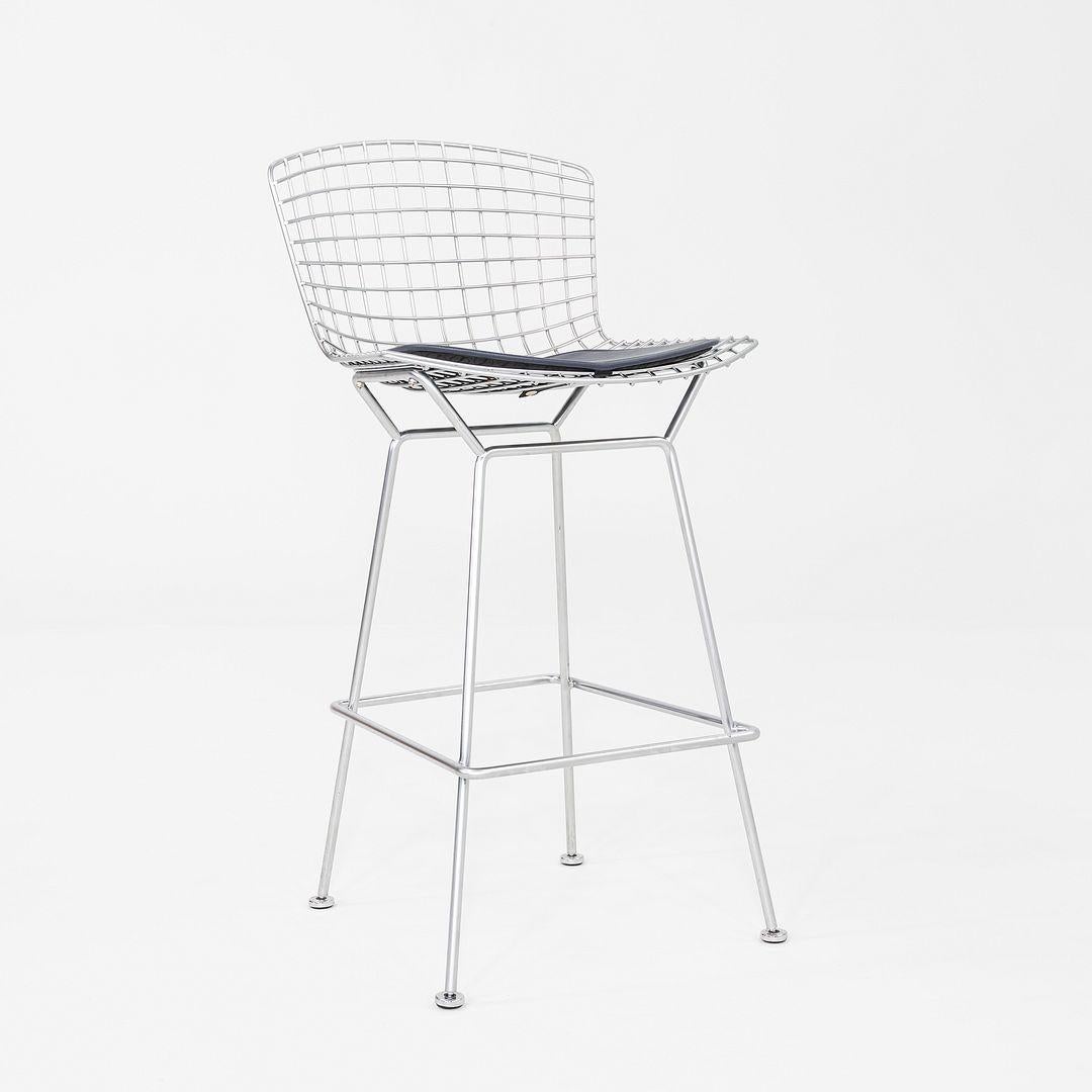 Paire de tabourets de bar en fil de fer Harry Bertoia des années 2010 avec coussins en cuir et cadres chromés en vente 2