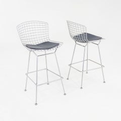 Paire de tabourets de bar en fil de fer Harry Bertoia des années 2010 avec coussins en cuir et cadres chromés