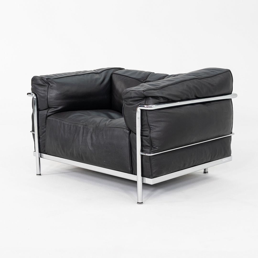 Moderne 2010s Paire de chaises de salon Le Corbusier Jeanneret, Perriand en cuir noir en vente
